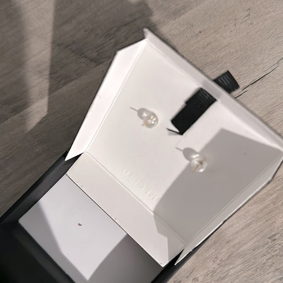 14Kt Gold Pearl Earrings - Picture 4 of 4